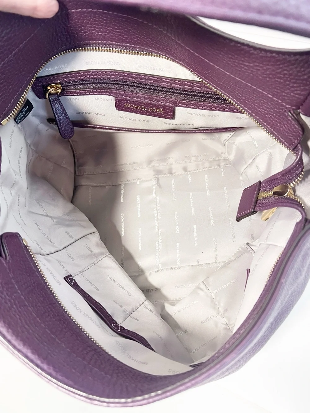 MICHAEL KORS MEDIUM PEBBLED LEATHER HOBO PURSE PURPLE